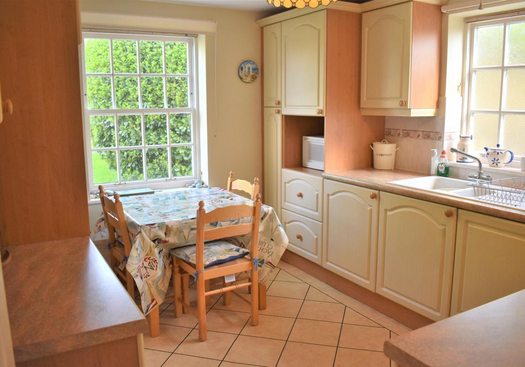 Georgian 2 Bedroom Apartment In Chichester With Free Parking - Chichester Holiday Properties Kültér fotó