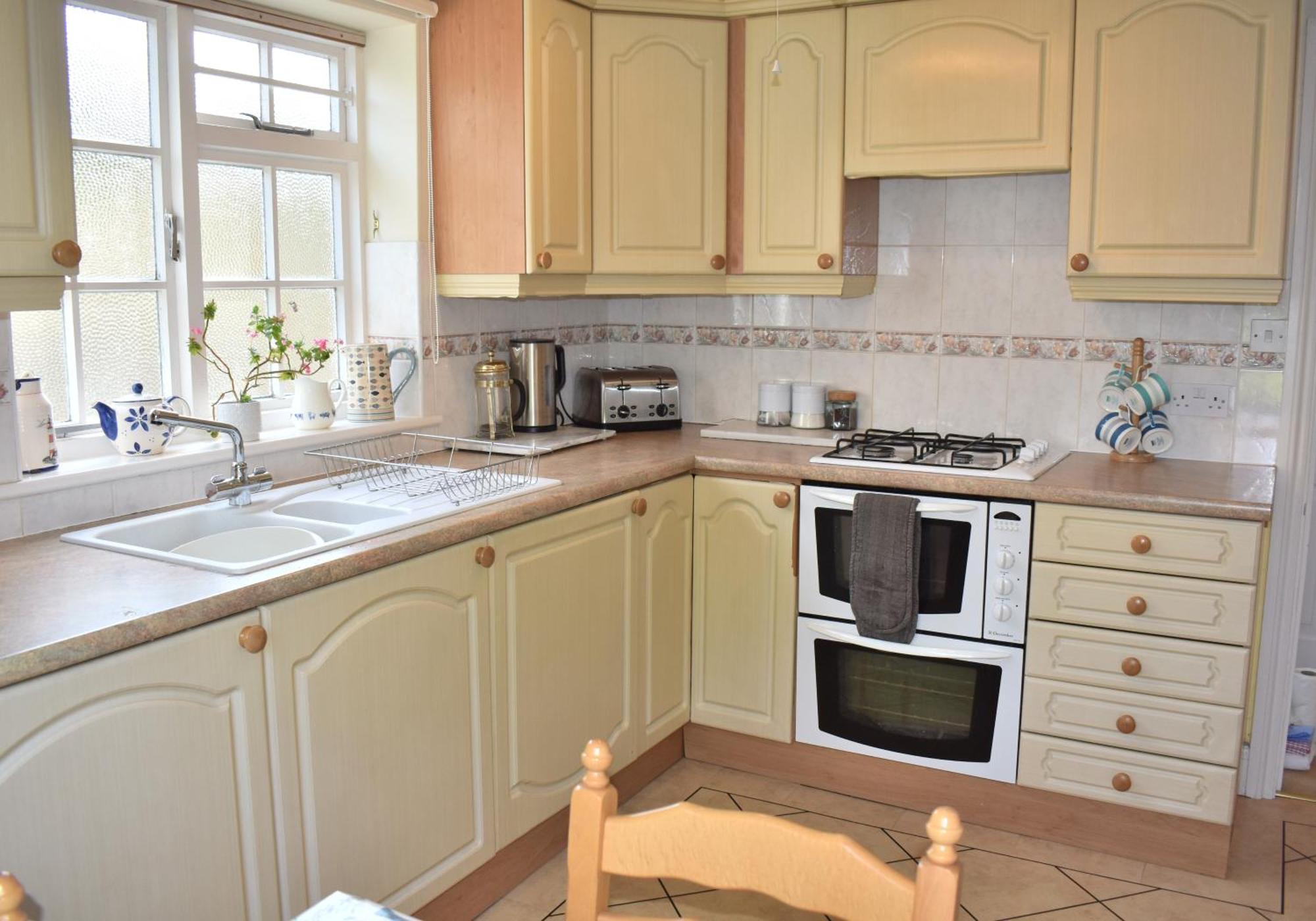Georgian 2 Bedroom Apartment In Chichester With Free Parking - Chichester Holiday Properties Kültér fotó