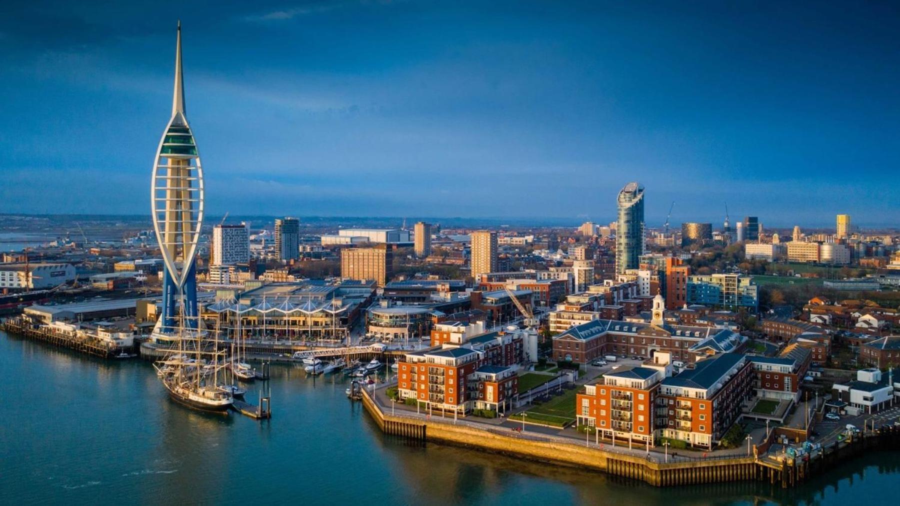 Georgian 2 Bedroom Apartment In Chichester With Free Parking - Chichester Holiday Properties Kültér fotó