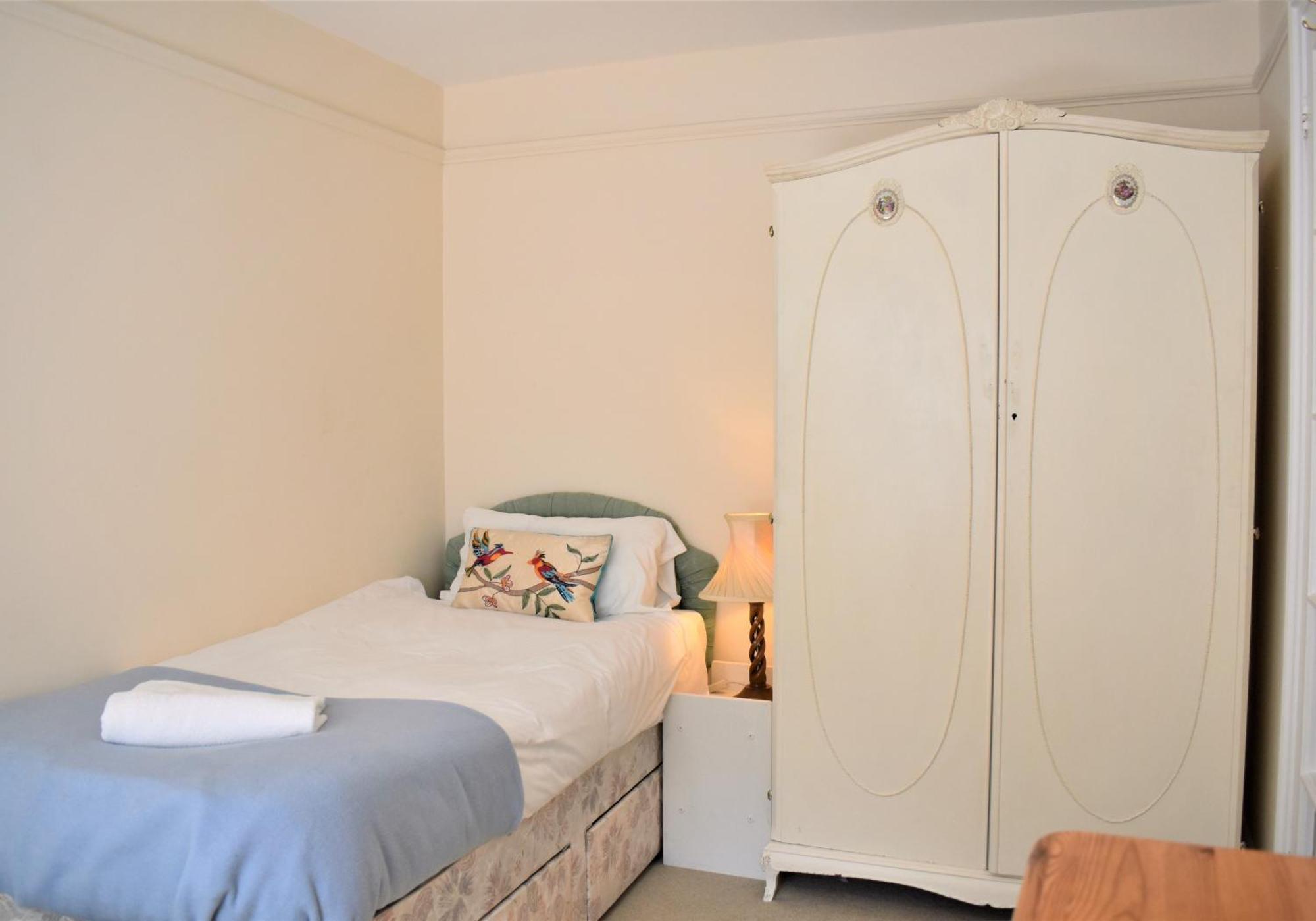 Georgian 2 Bedroom Apartment In Chichester With Free Parking - Chichester Holiday Properties Kültér fotó