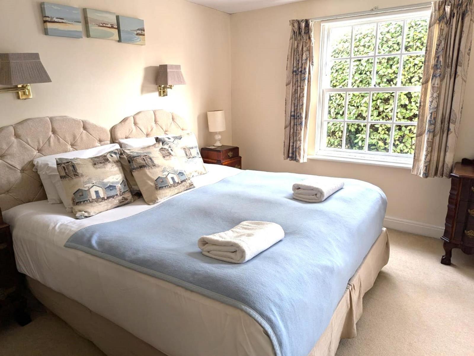 Georgian 2 Bedroom Apartment In Chichester With Free Parking - Chichester Holiday Properties Kültér fotó