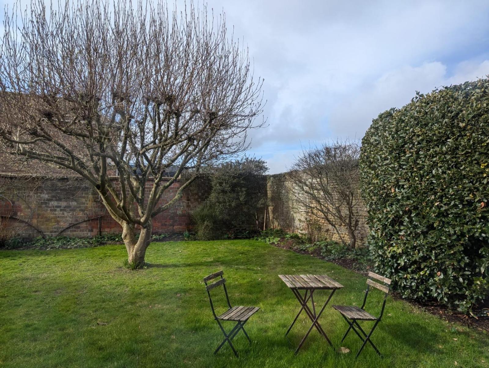 Georgian 2 Bedroom Apartment In Chichester With Free Parking - Chichester Holiday Properties Kültér fotó