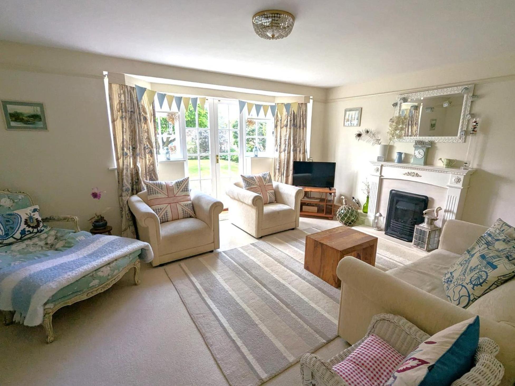 Georgian 2 Bedroom Apartment In Chichester With Free Parking - Chichester Holiday Properties Kültér fotó