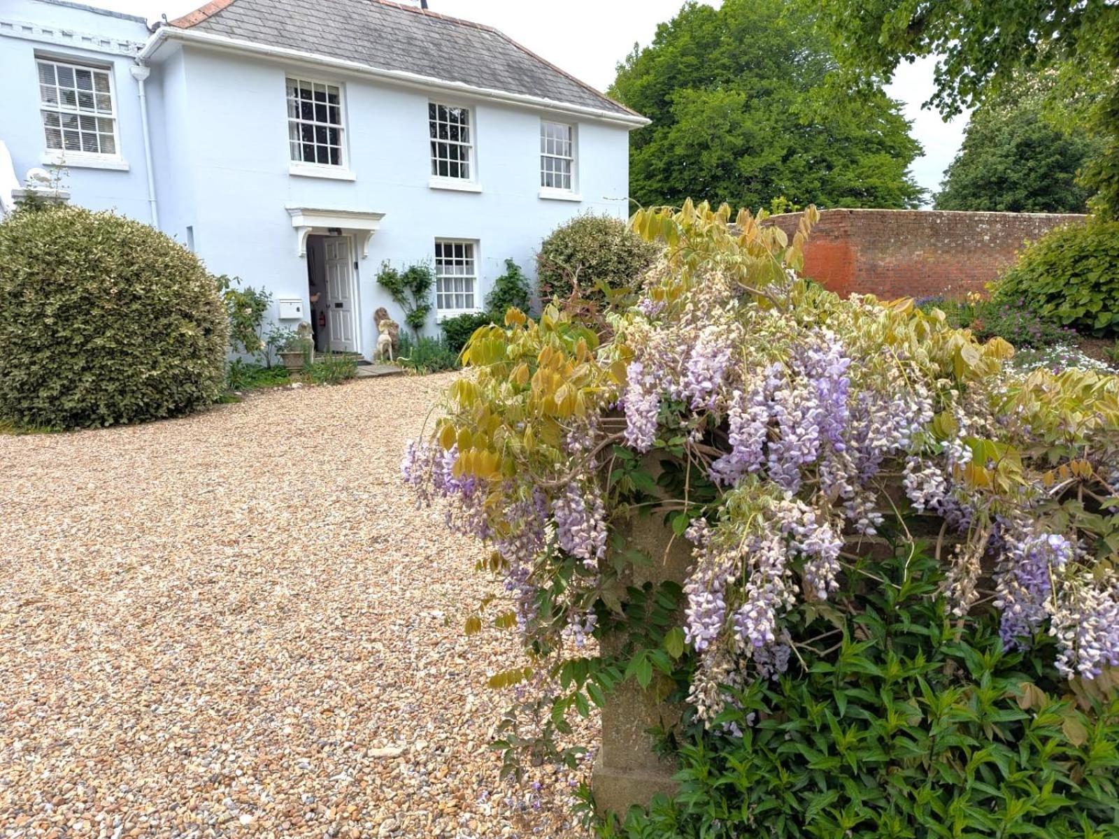 Georgian 2 Bedroom Apartment In Chichester With Free Parking - Chichester Holiday Properties Kültér fotó
